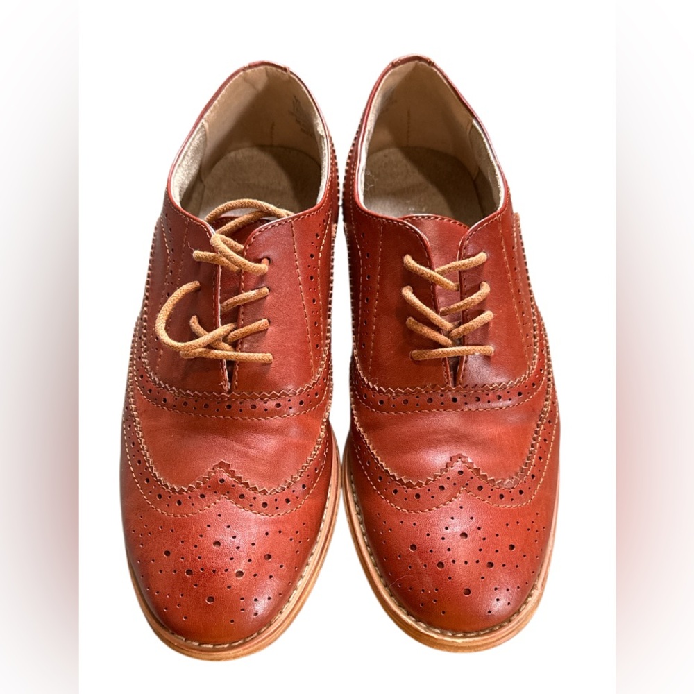 Wanted Tan Brogue Men's Oxfords size 81/2